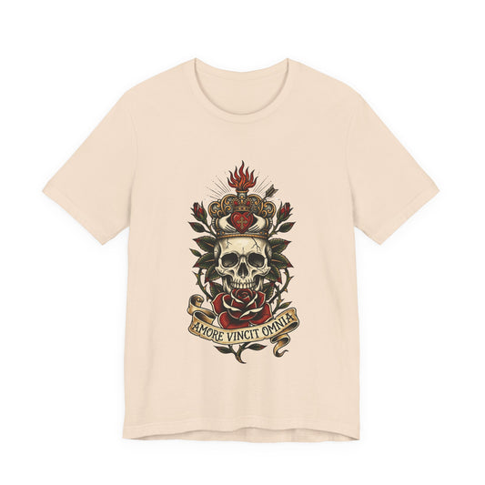 Skull Claddagh Crown Classic Tattoo Tee – "Amore Vincit Omnia" Vintage Gothic Graphic T‑Shirt