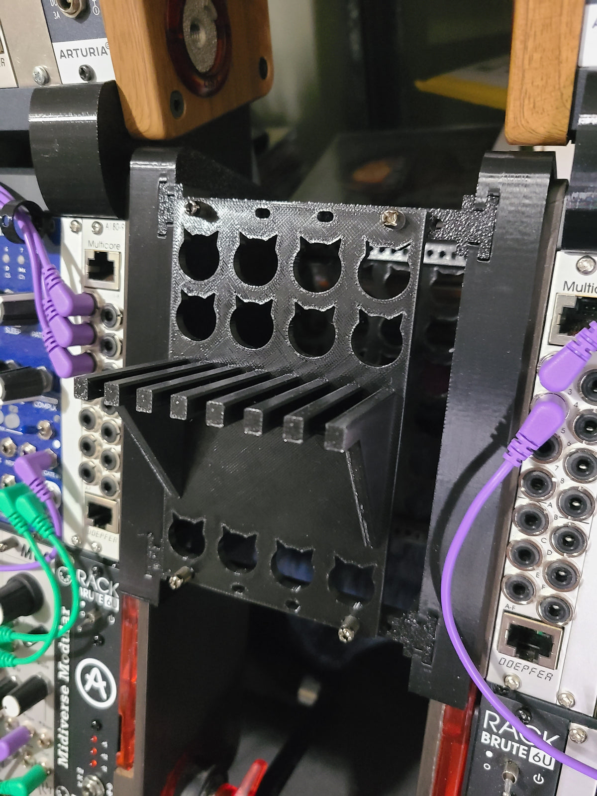 MHM - RB-Between - 16HP Floating Rack for RackBrute