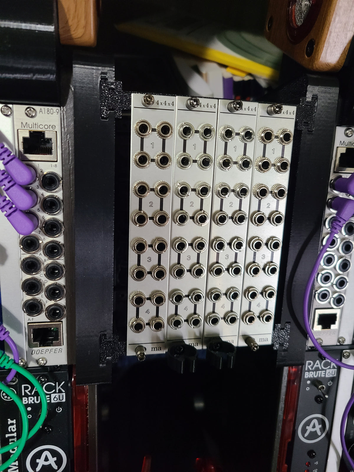 MHM - RB-Between - 16HP Floating Rack for RackBrute