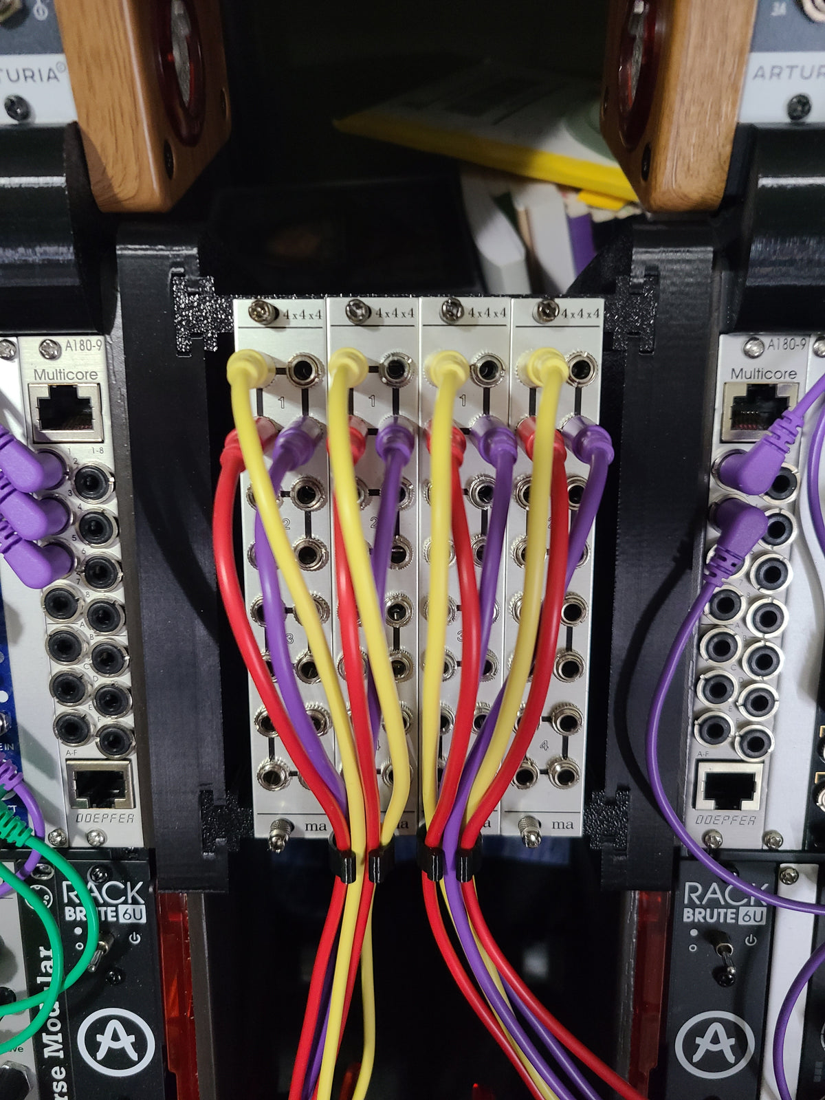 MHM - RB-Between - 16HP Floating Rack for RackBrute