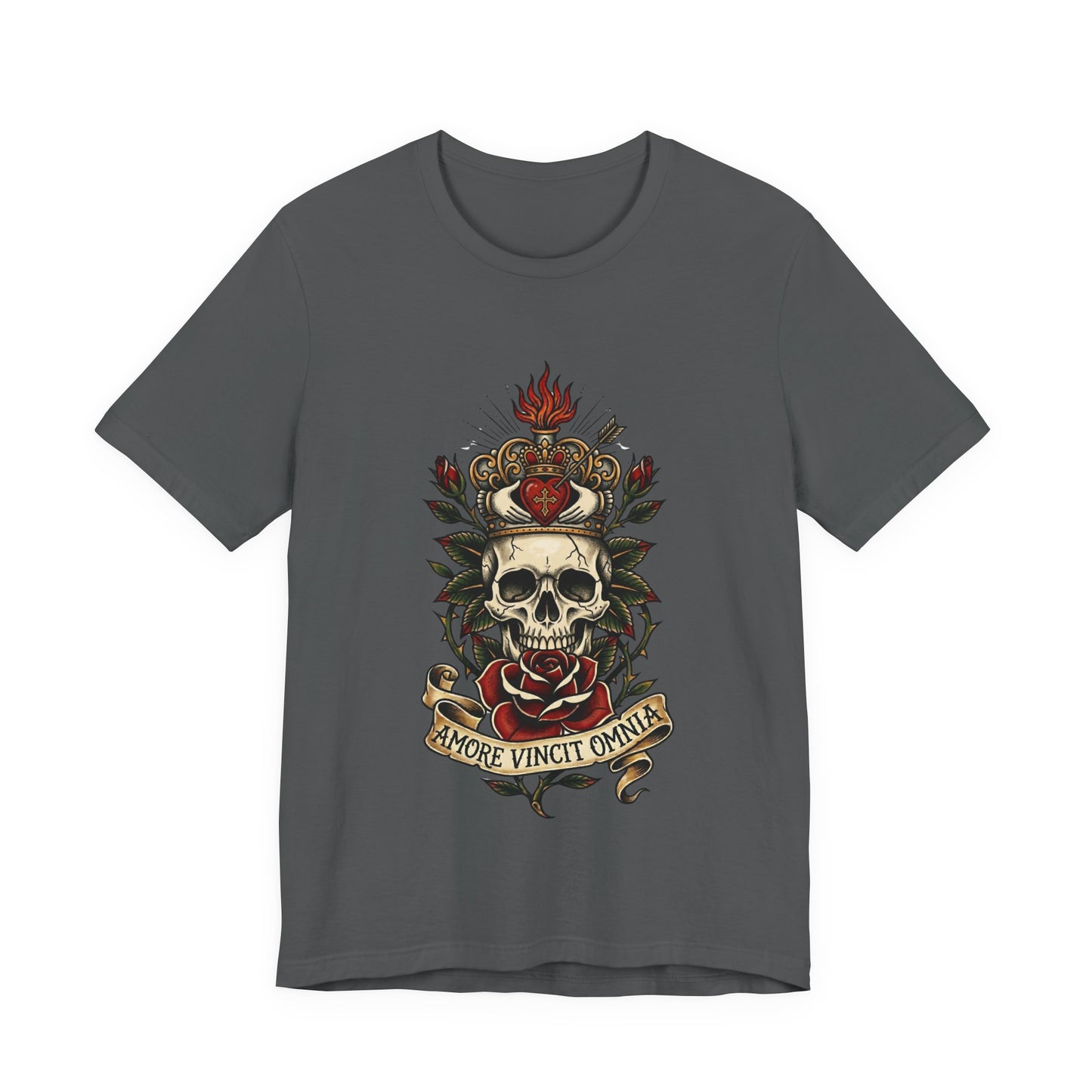 Skull Claddagh Crown Classic Tattoo Tee – "Amore Vincit Omnia" Vintage Gothic Graphic T‑Shirt